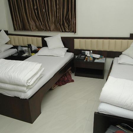 Hotel Causeway, Colaba Mumbai Exterior foto