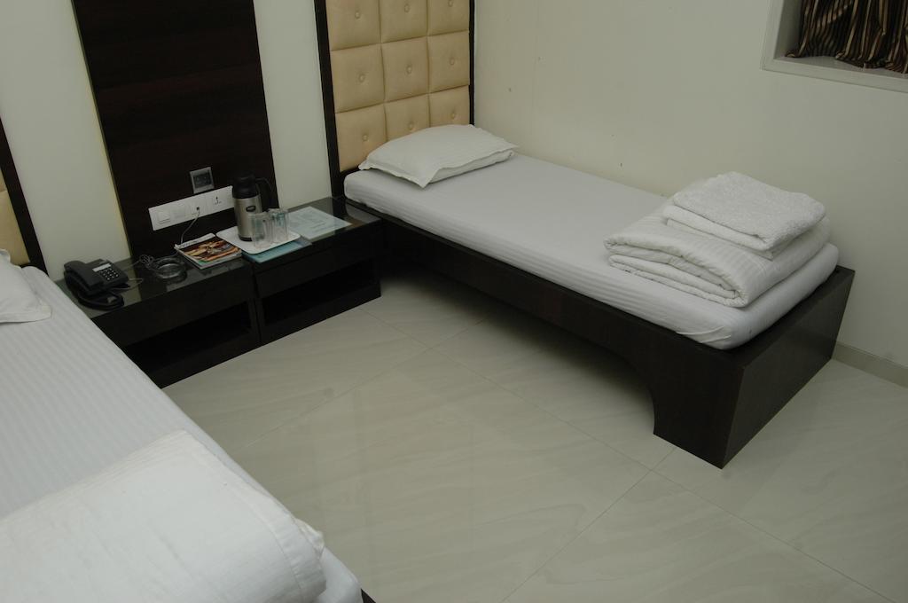 Hotel Causeway, Colaba Mumbai Zimmer foto