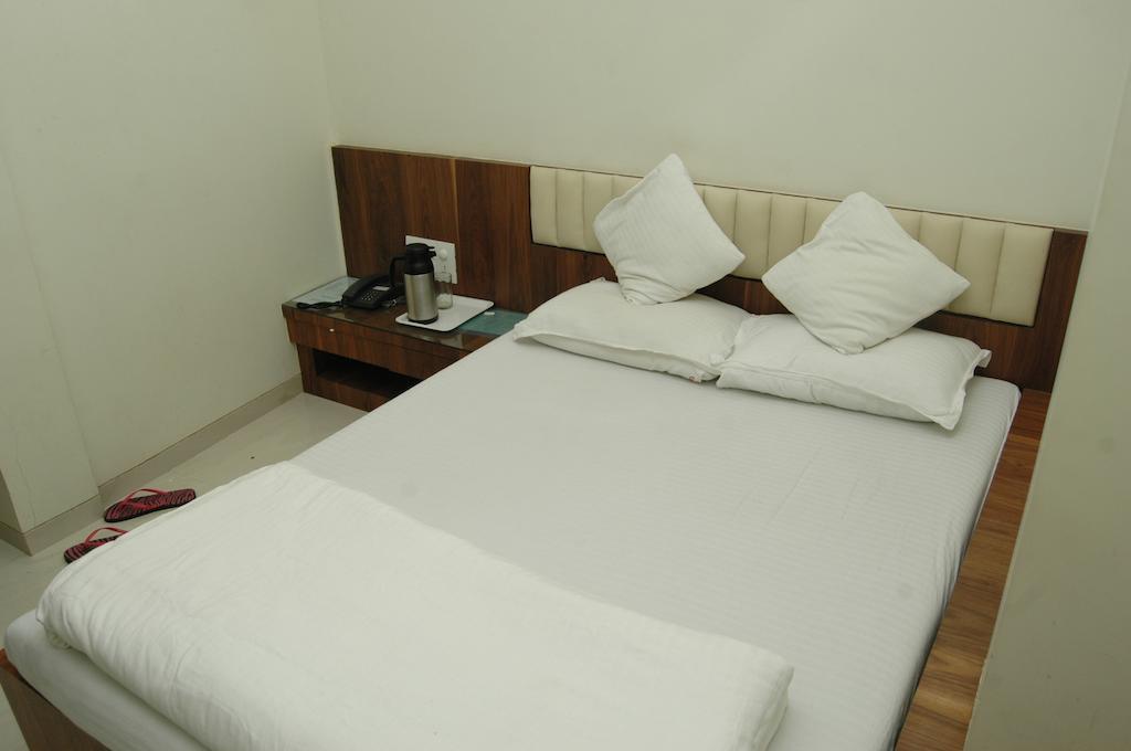 Hotel Causeway, Colaba Mumbai Zimmer foto