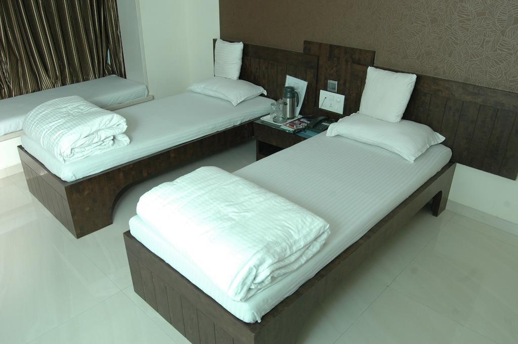 Hotel Causeway, Colaba Mumbai Exterior foto