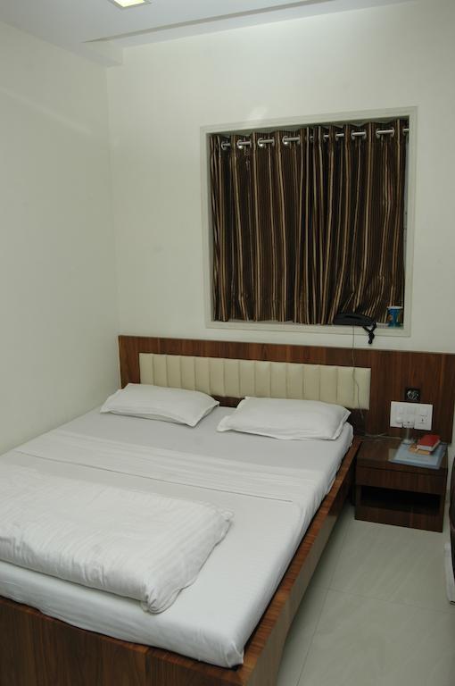 Hotel Causeway, Colaba Mumbai Exterior foto