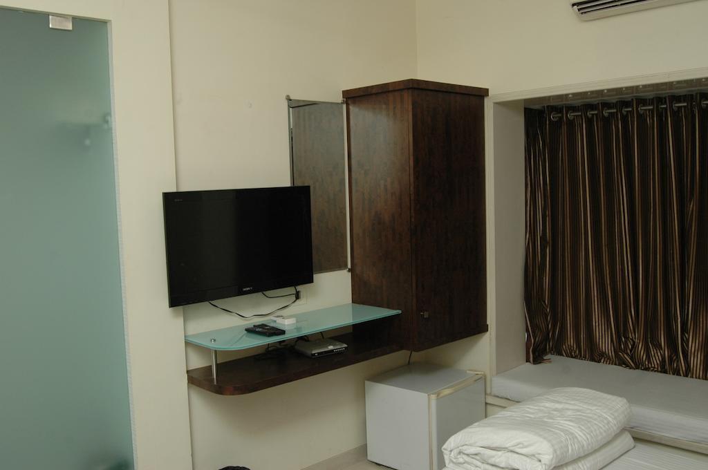Hotel Causeway, Colaba Mumbai Exterior foto
