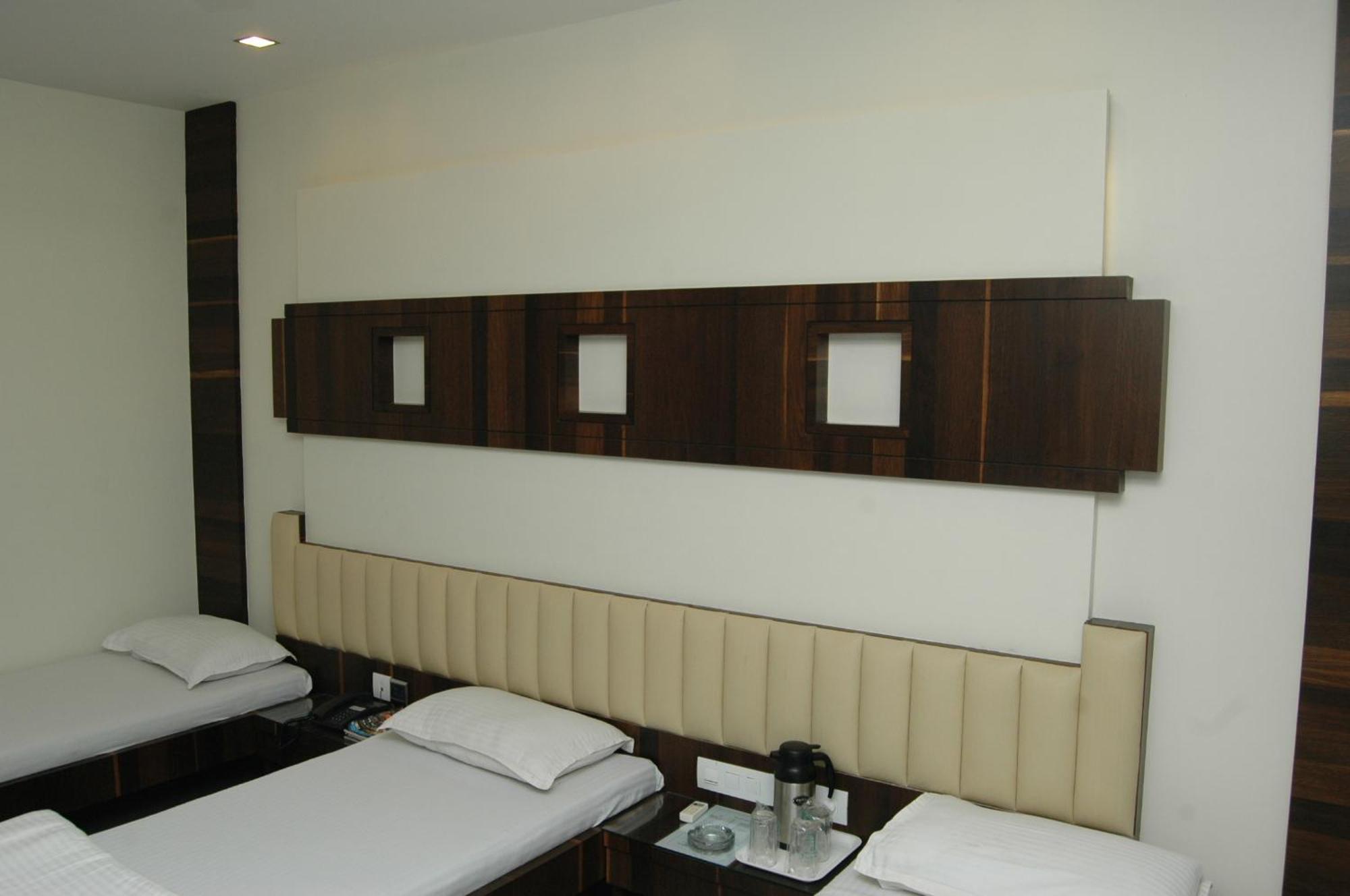 Hotel Causeway, Colaba Mumbai Exterior foto