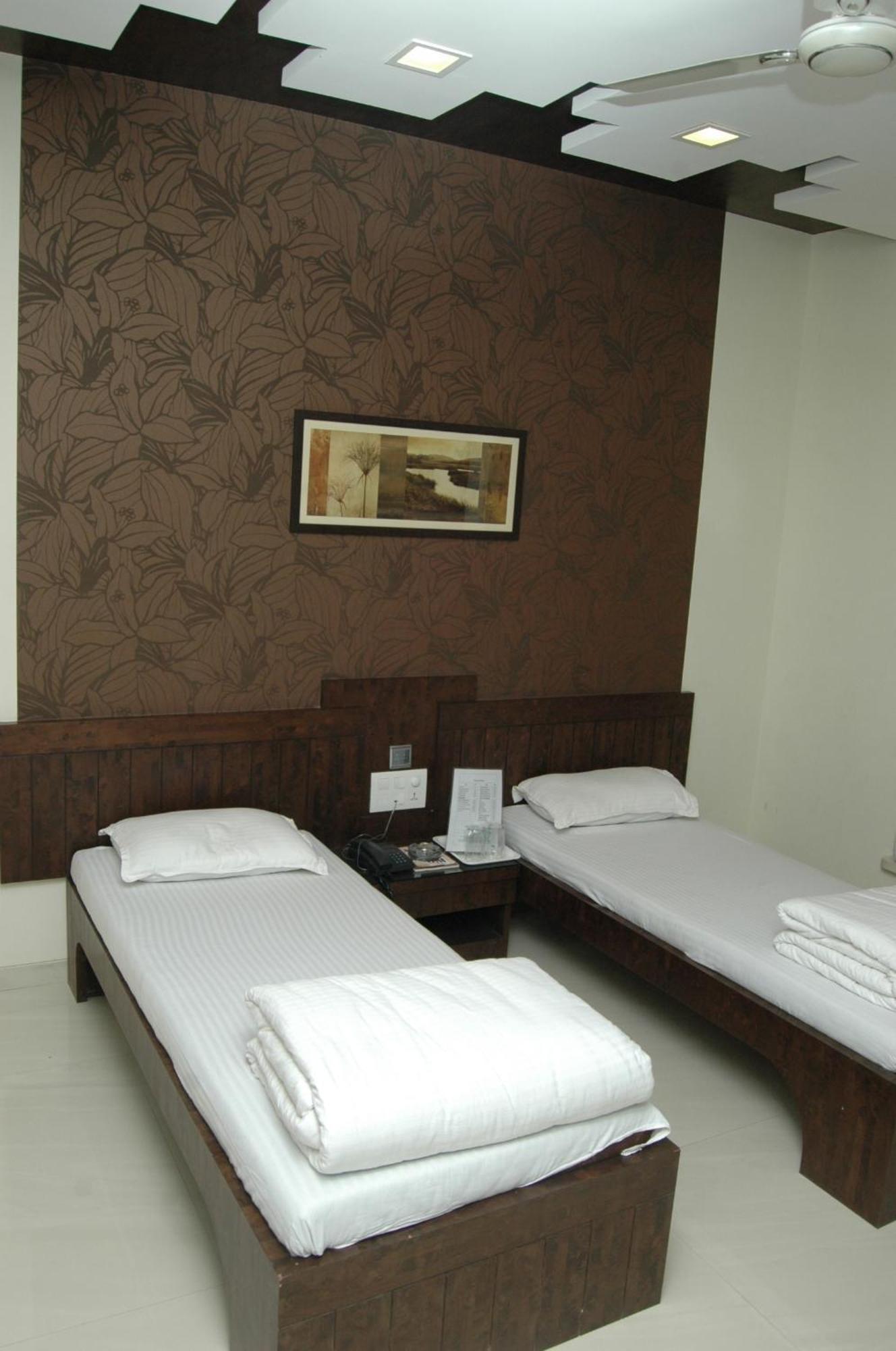 Hotel Causeway, Colaba Mumbai Exterior foto
