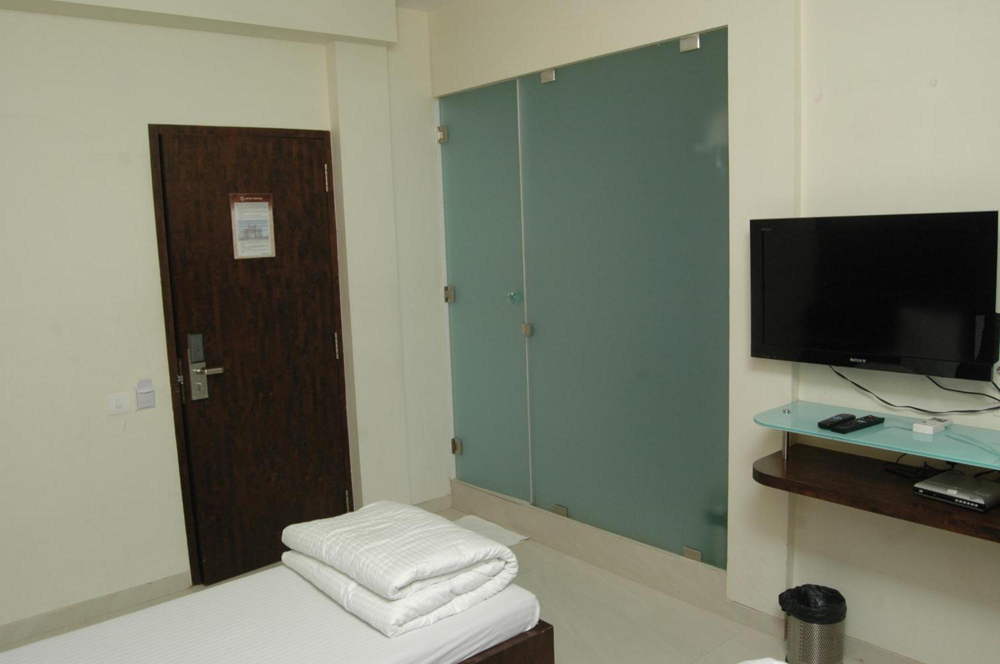 Hotel Causeway, Colaba Mumbai Exterior foto