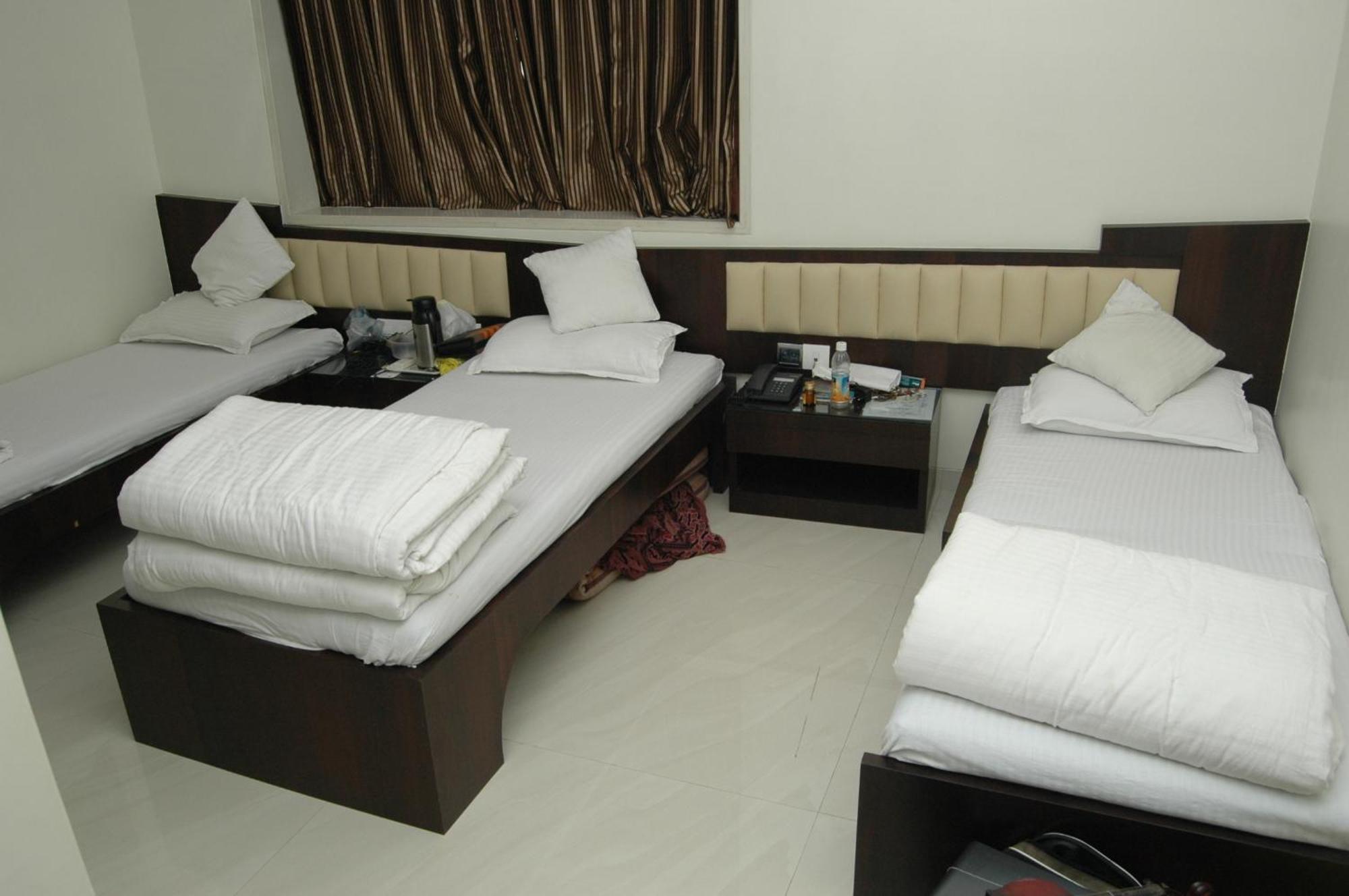 Hotel Causeway, Colaba Mumbai Exterior foto