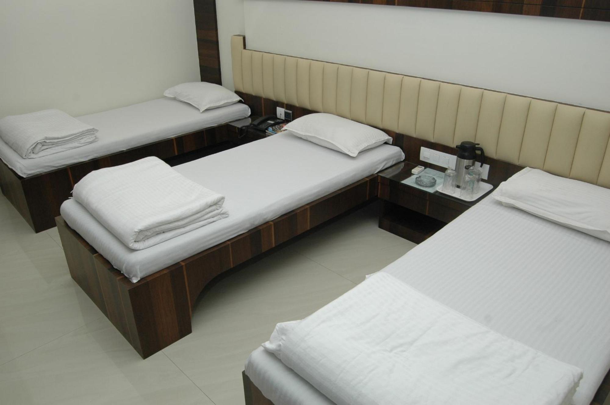 Hotel Causeway, Colaba Mumbai Exterior foto