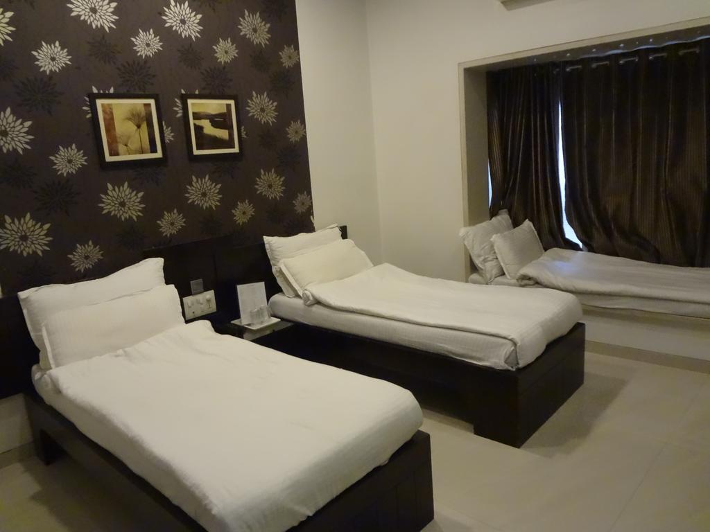 Hotel Causeway, Colaba Mumbai Exterior foto
