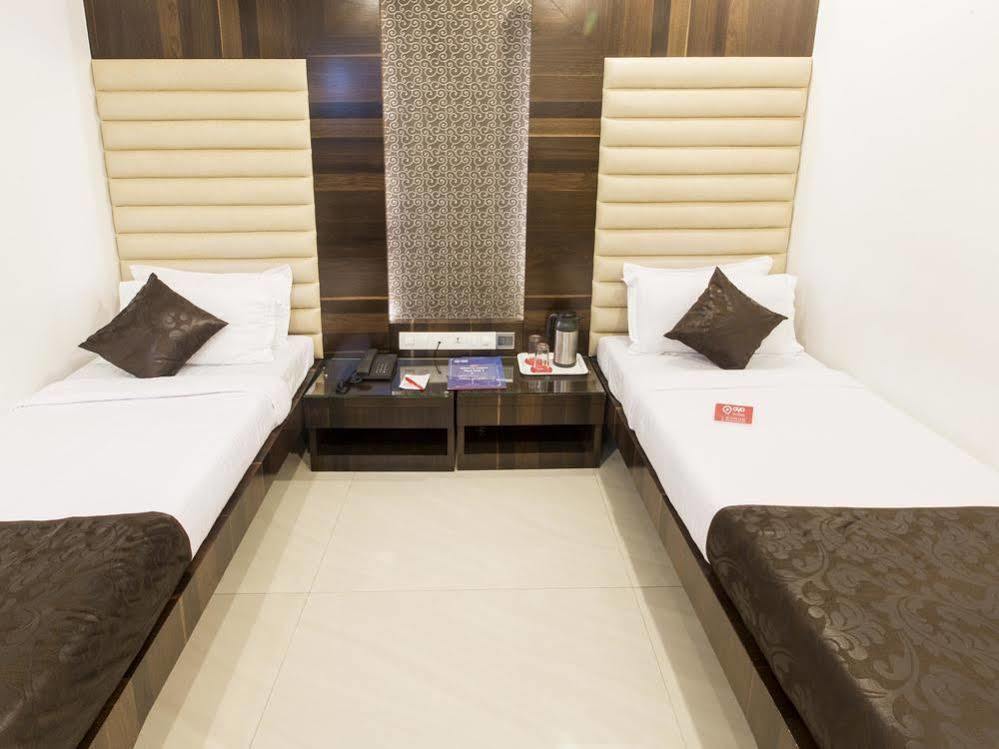 Hotel Causeway, Colaba Mumbai Exterior foto